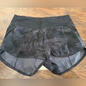 Lululemon size 6 tall Women’s Black Camo Performance Shorts